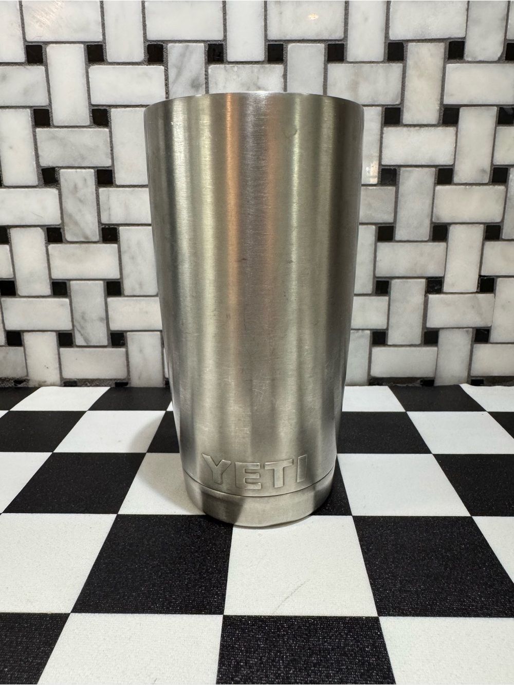 Set of 2 Yeti 20 oz Stainless Steel Travel Tumblers- Silver with lids